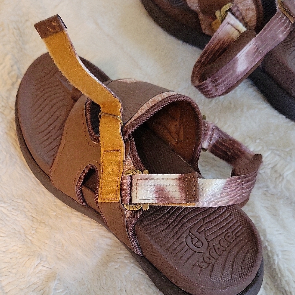 Brown Thong-Style Sandals with Cushioned Footbed - Picture 9 of 14